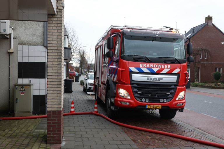 De brandweer had de situatie in Best snel onder controle (foto: Sander van Gils/SQ Vision).