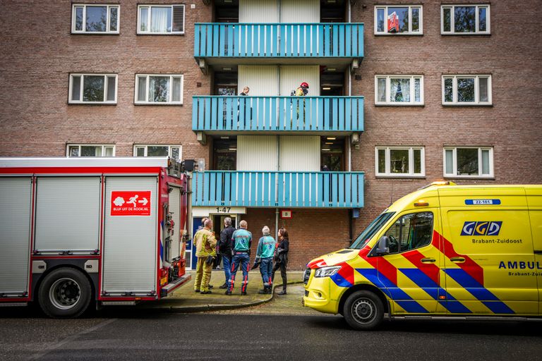De brand woedde in een appartement aan de Lauwerszeeweg in Eindhoven (foto: SQ Vision).