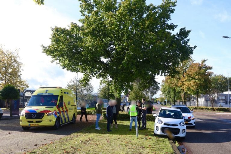 Het ging mis op het kruispunt van de Mijlstraat met de Industrieweg in Boxtel (foto: Sander van Gils/SQ Vision).