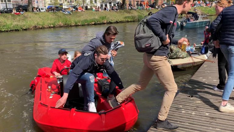 Per boot naar het afgesloten park.