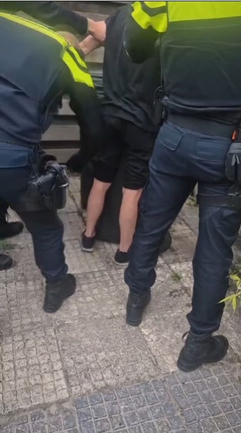 De verdachten werden aangehouden (foto: Instagram wijkagenten Breda Zuidwest).