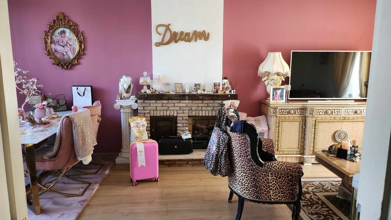 Daniëlle woont zelfs in een Barbiehuis (foto: Daniëlle van Groenendaal).