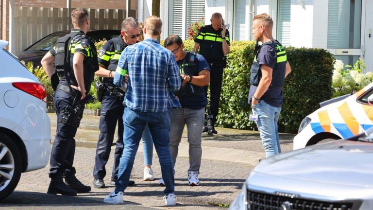 De politie probeert aan de weet te komen wat er in Vught is gebeurd (foto: Bart Meesters/SQ Vision Mediaprodukties).