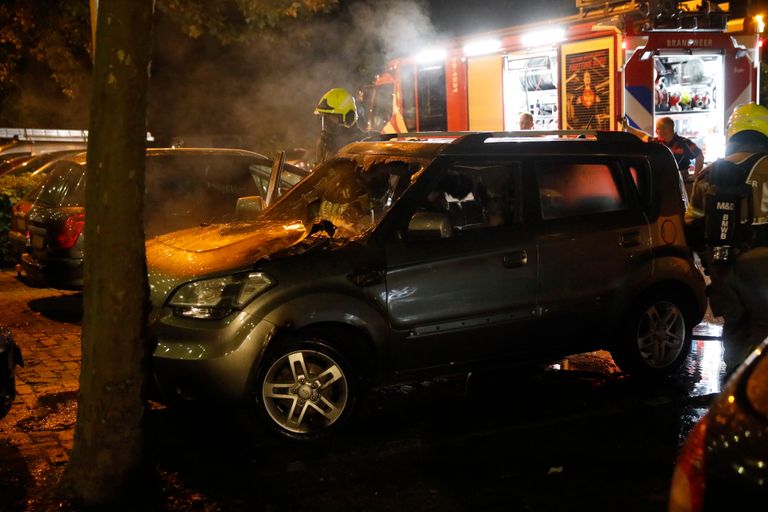 De autobrand werd waarschijnlijk veroorzaakt door een technisch defect (foto: Christian Traets/SQ Vision).