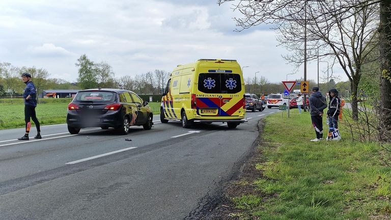Het ongeluk leidde tot extra drukte op de Luikerweg (foto: Jozef Bijnen/SQ Vision Mediaprodukties).