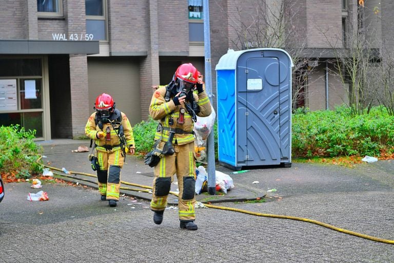 Brandweer bij appartementencomplex Veldhoven (foto: SQ Vision)  