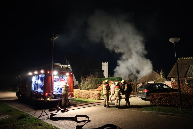 Er kwam veel rook vrij bij de brand in Sint-Oedenrode (foto: Sander van Gils/SQ Vision).
