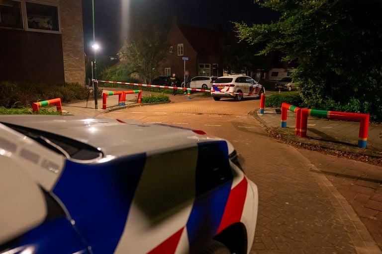 De politie doet onderzoek naar de schietpartij in Berlicum (foto: Gabor Heeres/SQ Vision).
