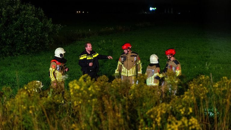 De bestuurder van een van de twee gecrashte auto's verdween spoorloos (foto: Mathijs Bertens/SQ Vision).