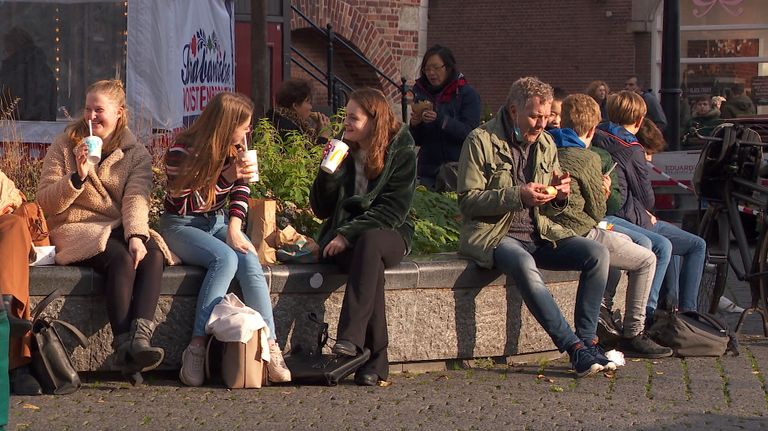 De boom op de Pensmarkt is een veredeld terras (foto: Omroep Brabant).