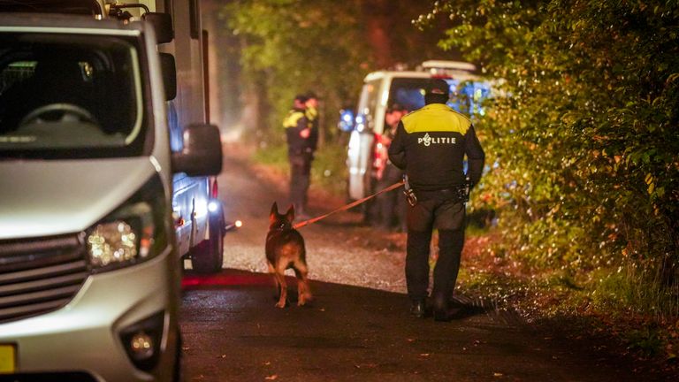 Ook speurhonden werden ingezet (foto: SQ Vision Mediaprodukties).