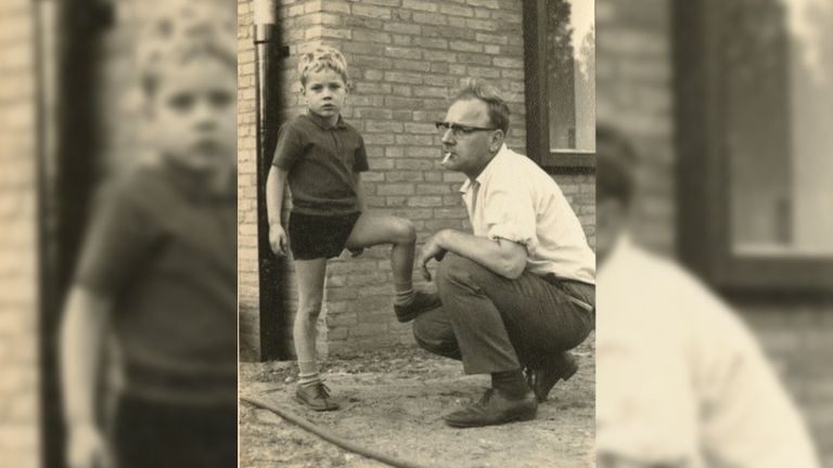 Frans als klein jongetje met zijn vader Hein die toen leiding gaf aan het bedrijf (beeld: eigen foto).