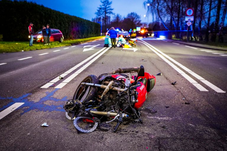 De zwaar beschadigde motor na het ongeluk (foto: SQ Vision Mediaprodukties).