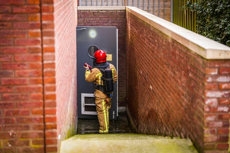 Brand in kelder van appartementencomplex in Helmond (foto: SQ Vision). 