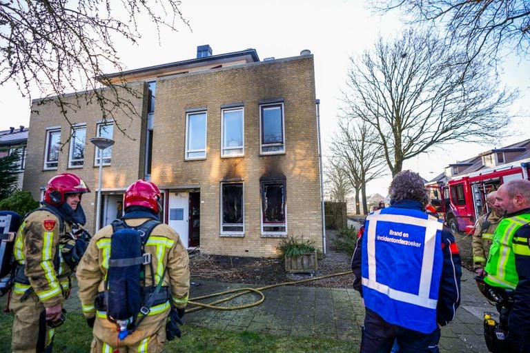 Zwartgeblakerde plekken getuigen van de brand (foto: SQ Vision).