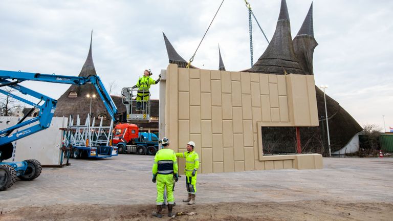 Efteling Grand Hotel gaat eindelijk de hoogte in (foto: Efteling)