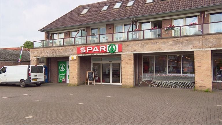 In Esch sluit binnenkort de supermarkt (foto: Omroep Brabant).