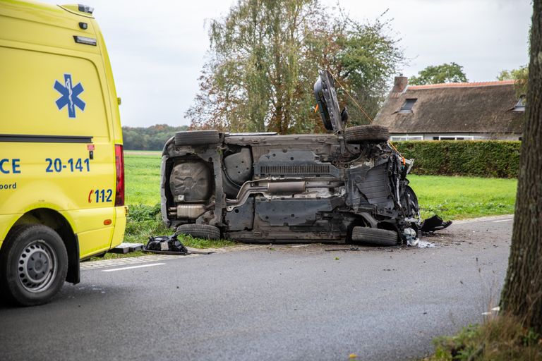 De wagen kwam op de kant terecht (foto: Christian Traets/SQ Vision).