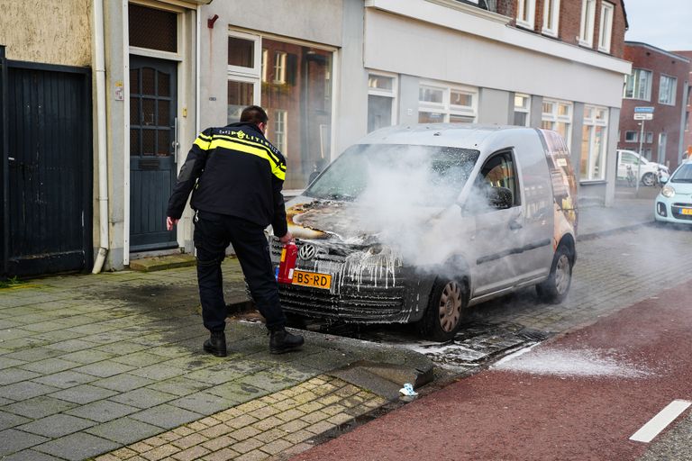 Auto in brand (foto: Erik Haverhals/SQ Vision).