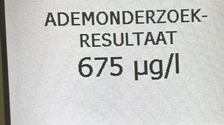 De automobilist in Bergen op Zoom had een alcoholpromillage van bijna 1,5 (foto: Instagram jeugdagenten Bergen op Zoom).