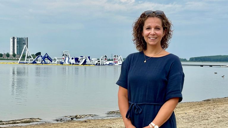 Gezondheidspsycholoog Maartje Alleman aan de Binnenschelde in Bergen op Zoom (foto: Erik Peeters)