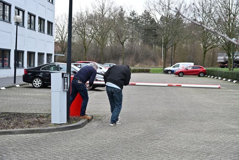 En ook slagbomen werkten niet meer door de stroomstoring (foto: Tom van der Put/SQ Vision).