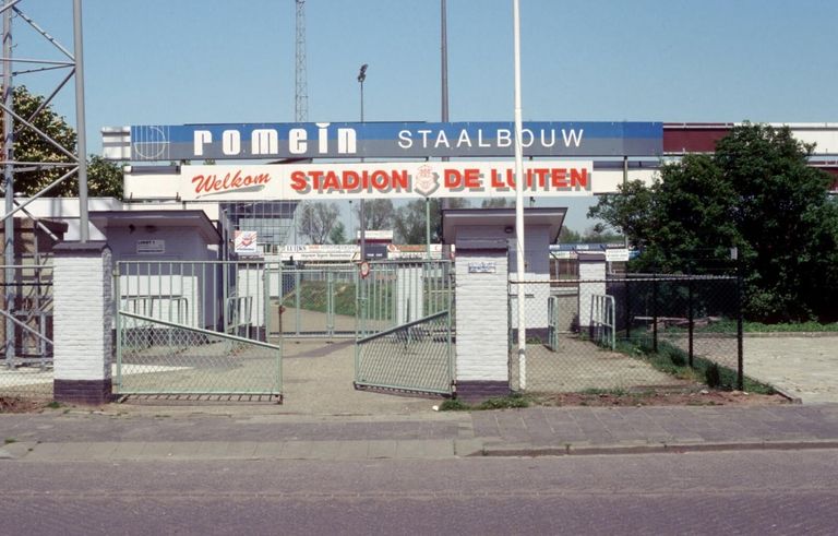 Sportpark De Luiten voordat het 23 jaar geleden werd afgebroken.