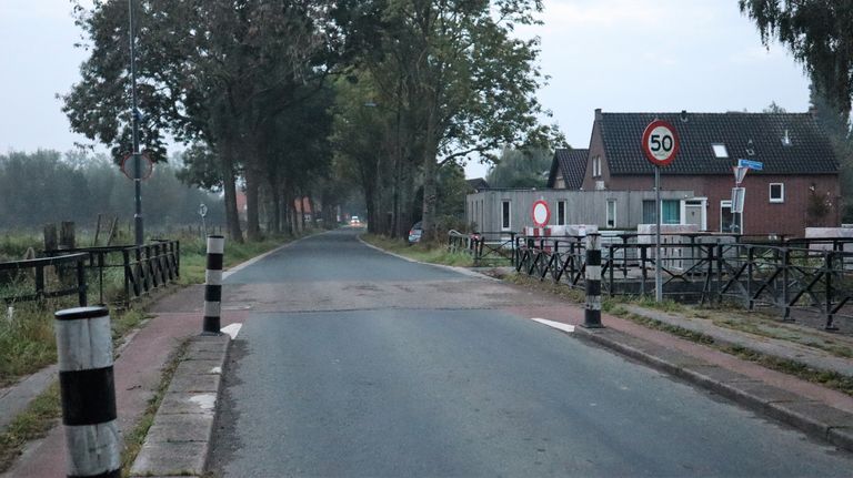 Geen waarschuwingsborden op de weg waar de fietsers nu overheen moeten (foto: Mylène Zwarenstein)