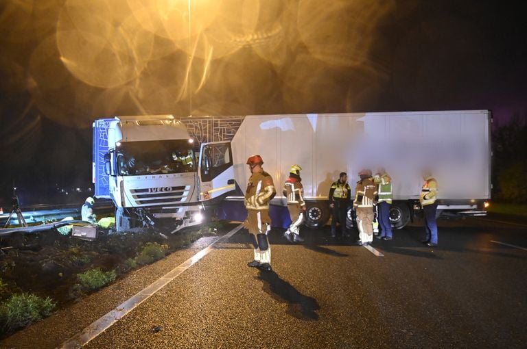 De vrachtwagen schaarde rond kwart voor drie 's nachts (foto: Perry Roovers/SQ Vision).