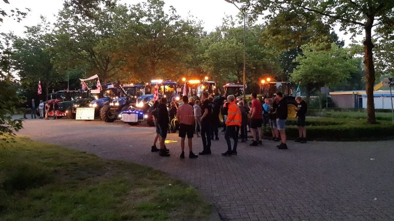 Onder meer in Made verzamelden boeren zich voor het protest (foto: Erik van Oosterhout).