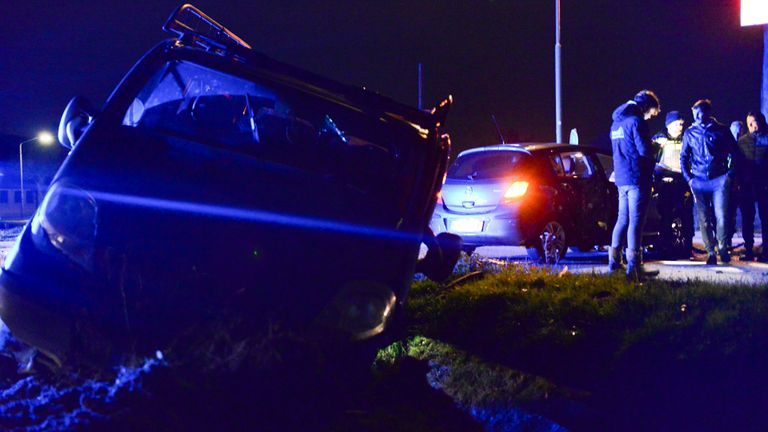 De politie bezig met een onderzoek (foto: Walter van Bussel/SQ Vision Mediaprodukties).