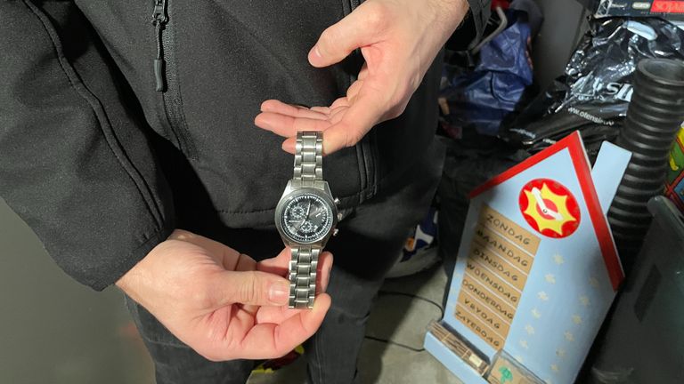 Een van de horloges die Ralf verkoopt (foto: Rogier van Son).