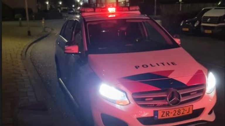 Agenten stopten de automobilist in Helmond (foto: Instagram politie Helmond).