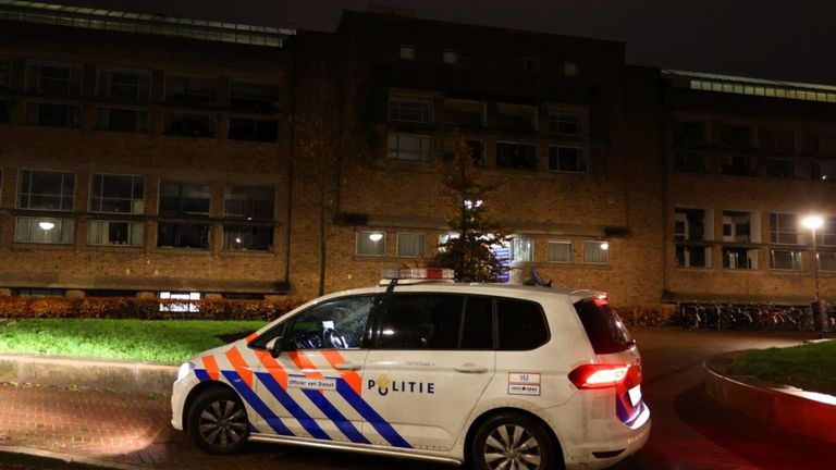 De explosie in het appartementengebouw vond rond halftwee donderdagnacht plaats (foto: Bart Meesters).