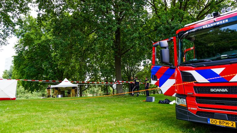 Een gebied rondom de plek waar de persoon werd gevonden, was een tijdje afgezet (foto: Dave Hendriks/SQ Vision Mediaprodukties).