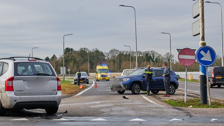 Het ongeluk in Ulvenhout gebeurde na een voorrangsfout (foto: Tom van der Put/SQ Vision).