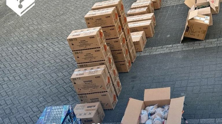 Een deel van het vuurwerk dat werd ontdekt (foto: politie).