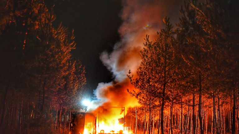 Veel rookoverlast door het vuur (foto: Rico Vogels/SQ Vision Mediaprodukties).