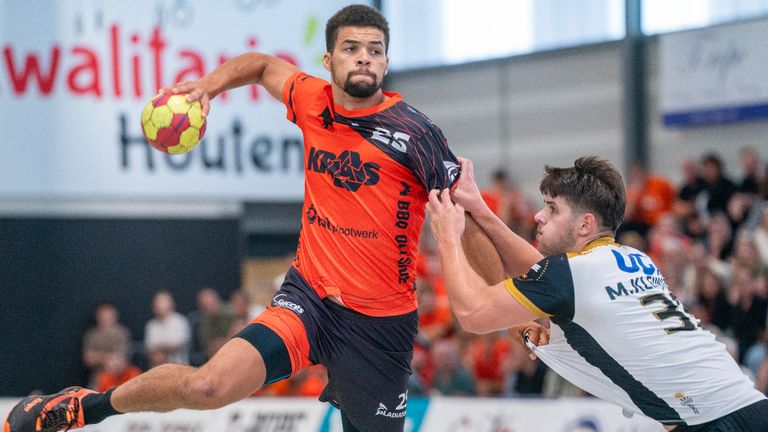 Ephrahim Jerry in het shirt van KRAS/Volendam tegen KEMBIT-Lions. (Foto: Henk Seppen/Orange Pictures)