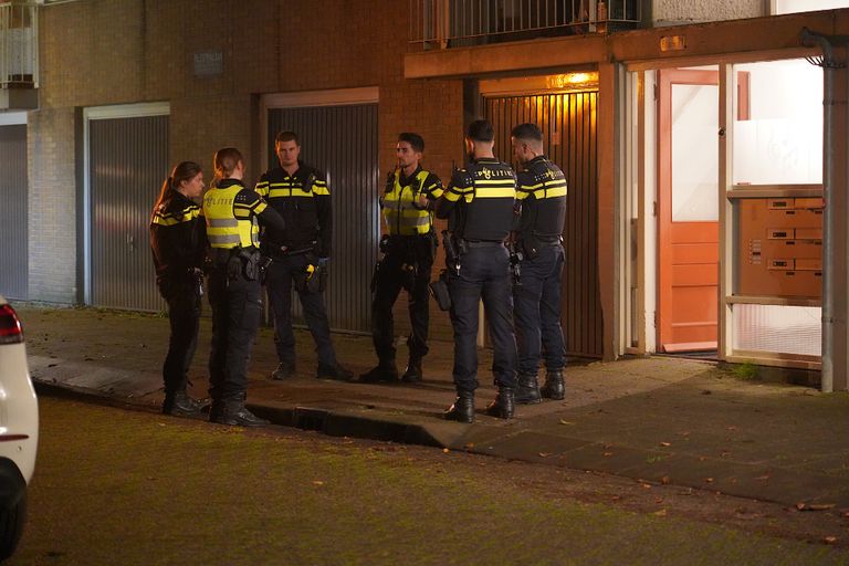 Meerdere agenten deden onderzoek (foto: Jeroen Stuve/SQ Vision).