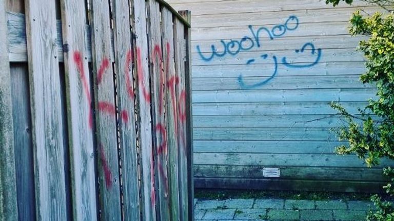 De graffiti was door heel Werkendam aangebracht (foto: Instagram wijkagenten Drimmelen).