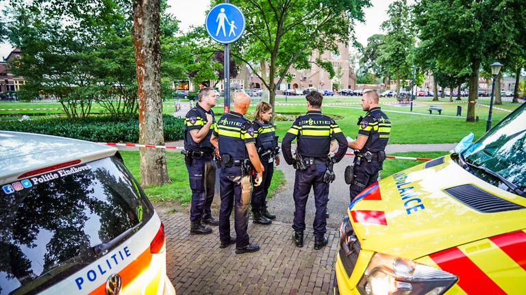De steekpartij aan het Park in Nuenen vond rond halftien plaats (foto: Sem van Rijssel/SQ Vision).