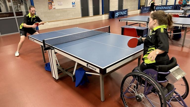 Ivana traint met Stefan die op de Wereldspelen voor Kleine Mensen ook haar coach is.