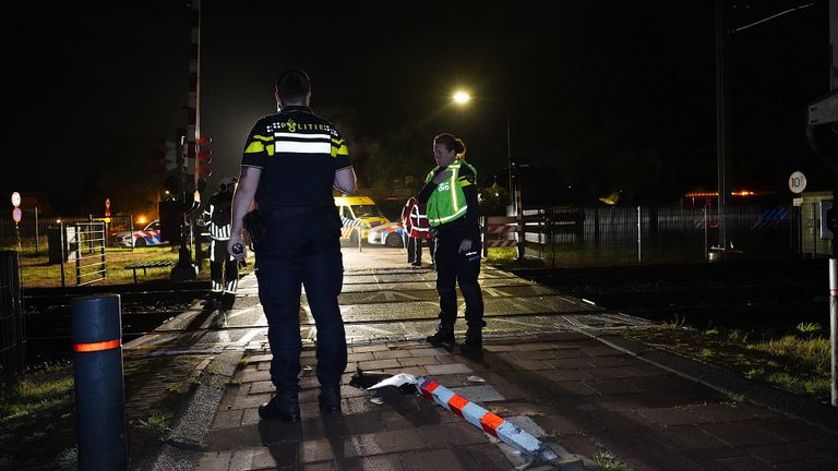 Politieonderzoek bij de spoorwegovergang in Rijen (foto: Jeroen Stuve/SQ Vision).