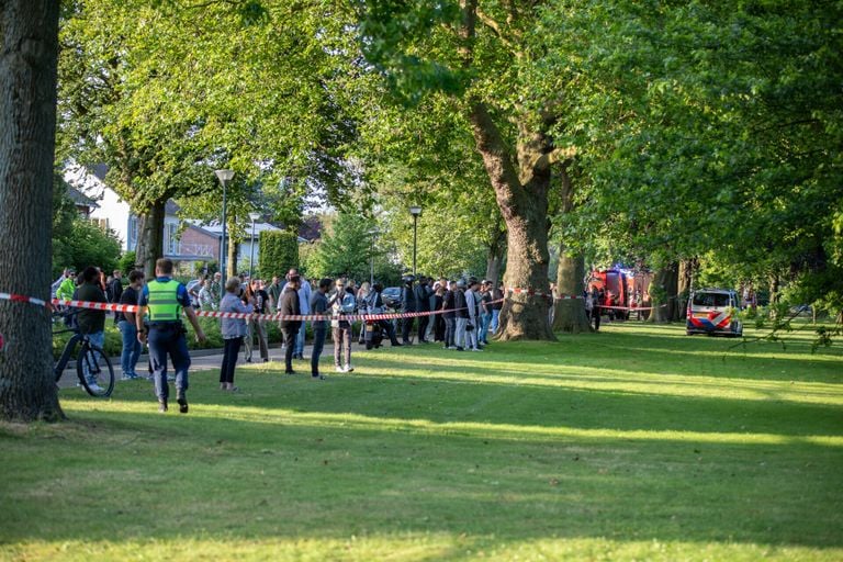 De reddingsactie trok enorm veel bekijks (foto: Christian Traets/SQ Vision).