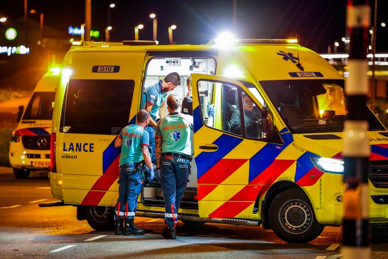 Het slachtoffer is in een ambulance naar een ziekenhuis gebracht (foto: SQ Vision).