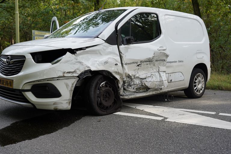 Eén van de twee wagens die bij het ongeluk betrokken waren (foto: Jeroen Stuve/SQ Vision).