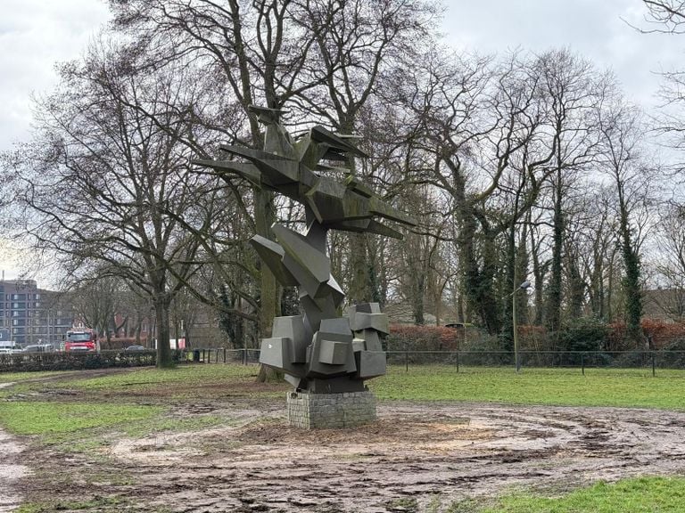 Het kunstwerk de Evolutie op de nieuwe plek (foto: Robert te Veele).