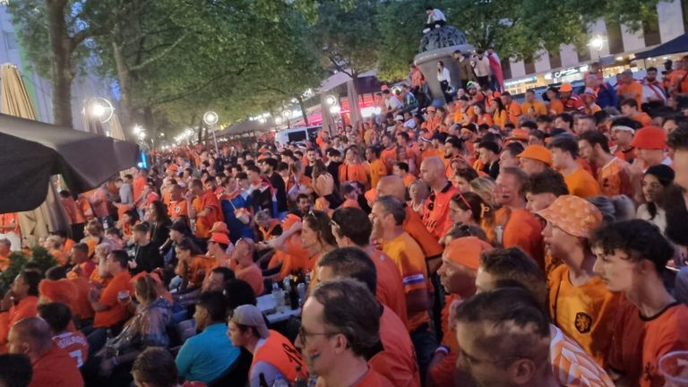 Grote spanning in Dortmund (foto: Leon Voskamp).