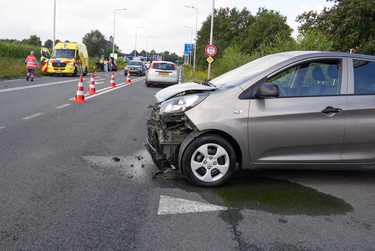 Het ongeluk gebeurde toen een van de automobilisten de Zuid-Om wilde oprijden.